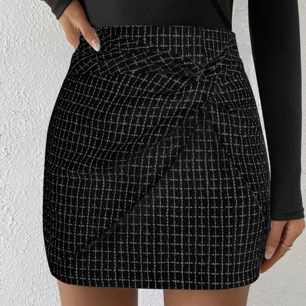 Black twisty front plaid bodycon skirt